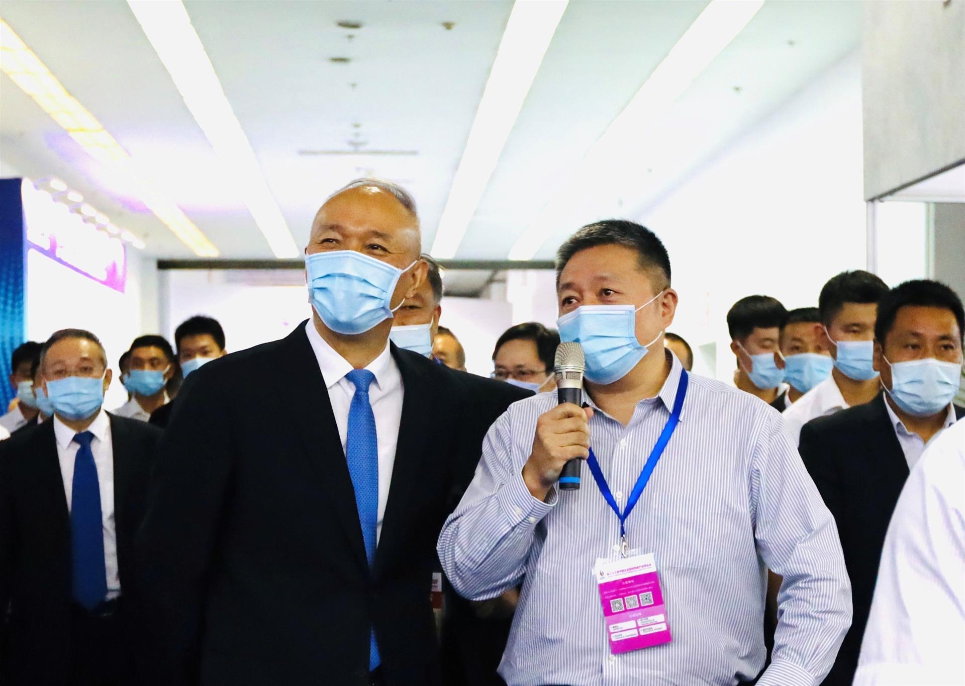 内射肉感老女人在线播放【热点聚焦】蔡奇书记视察科博会首科院——工发组织联合展区，创新成果引起广泛关注